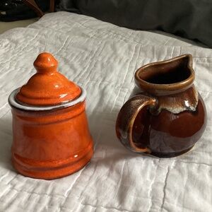 VINTAGE POTTERY MISMATCHED CREAMER & SUGAR BOWL